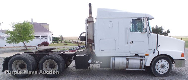 image for item DH4933 1997 Volvo WIA  semi truck