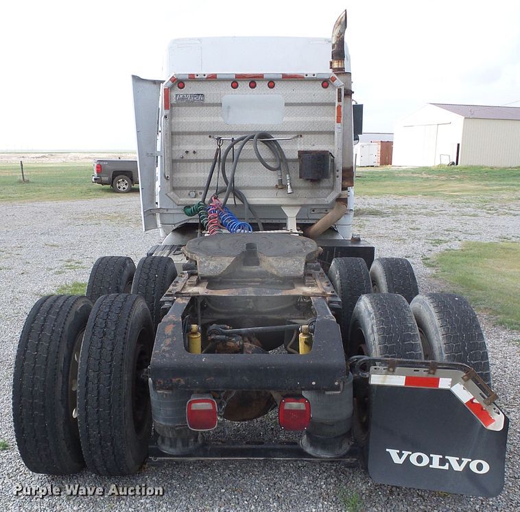 image for item DH4933 1997 Volvo WIA  semi truck