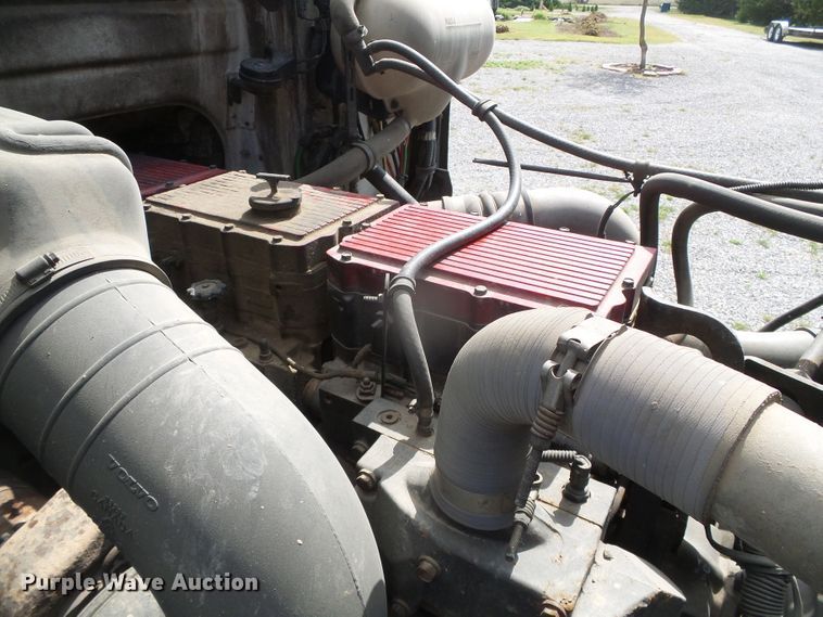 image for item DH4933 1997 Volvo WIA  semi truck