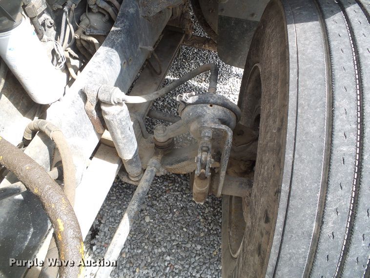 image for item DH4933 1997 Volvo WIA  semi truck