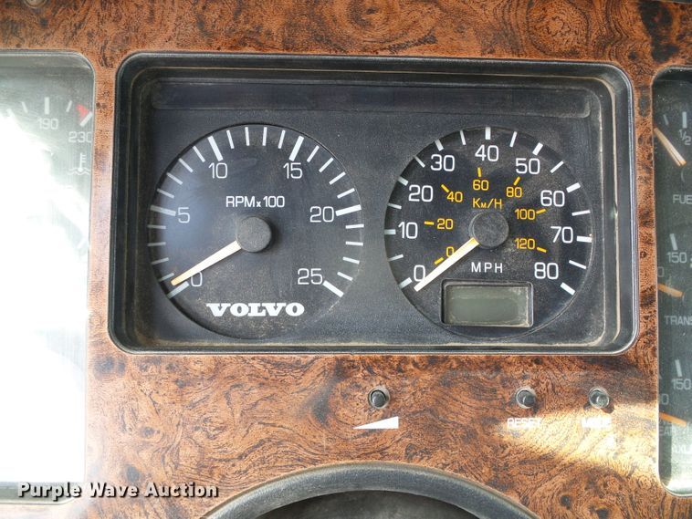 image for item DH4933 1997 Volvo WIA  semi truck