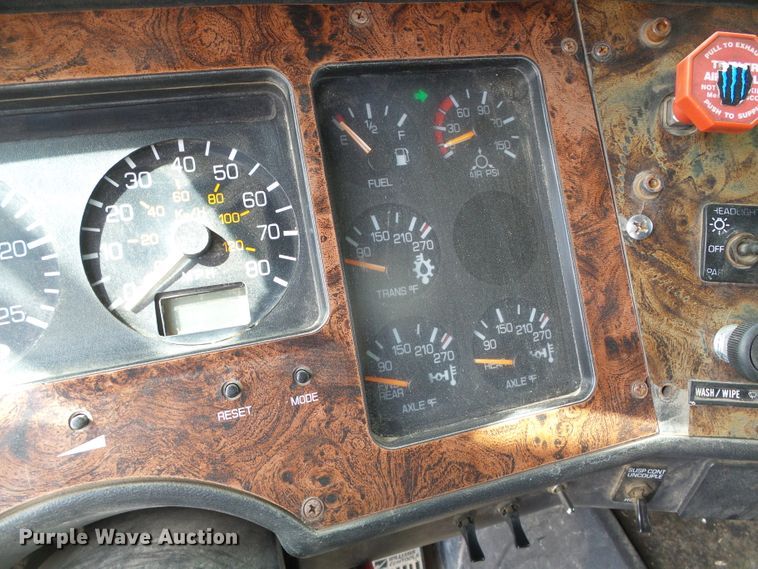 image for item DH4933 1997 Volvo WIA  semi truck