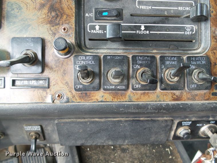 image for item DH4933 1997 Volvo WIA  semi truck