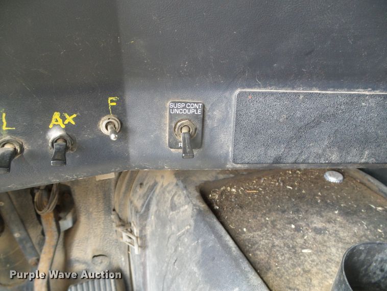 image for item DH4933 1997 Volvo WIA  semi truck