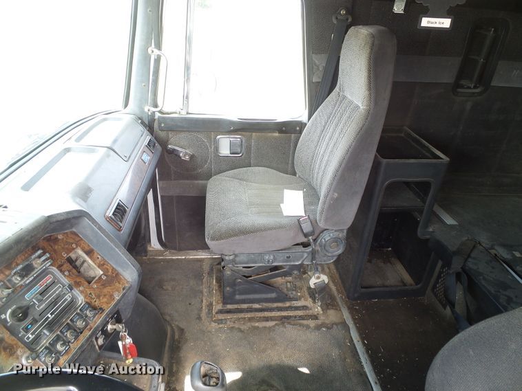 image for item DH4933 1997 Volvo WIA  semi truck