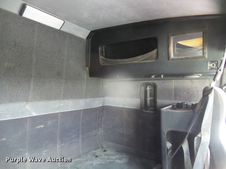 image for item DH4933 1997 Volvo WIA  semi truck