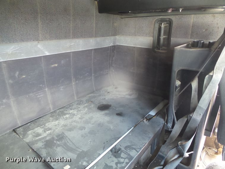 image for item DH4933 1997 Volvo WIA  semi truck