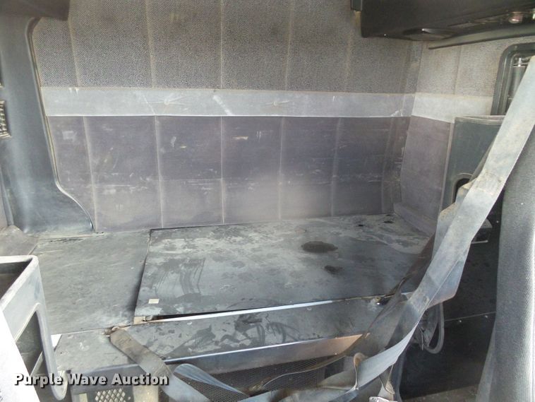 image for item DH4933 1997 Volvo WIA  semi truck