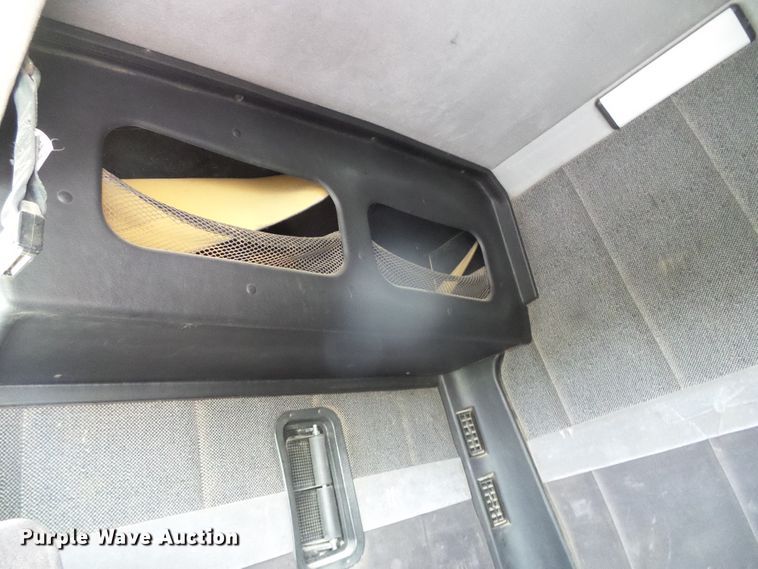 image for item DH4933 1997 Volvo WIA  semi truck