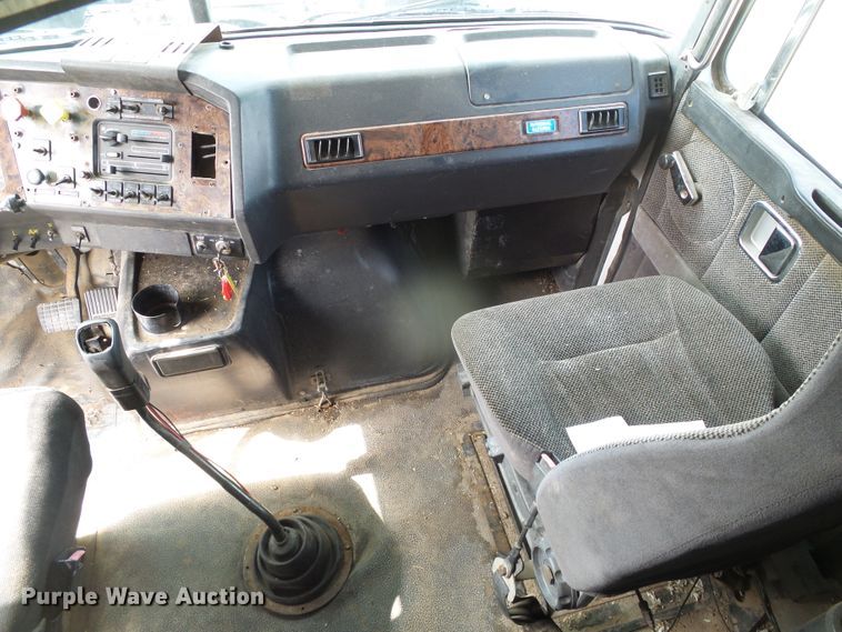 image for item DH4933 1997 Volvo WIA  semi truck