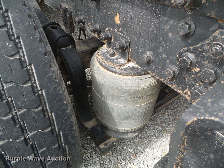 image for item DH4933 1997 Volvo WIA  semi truck