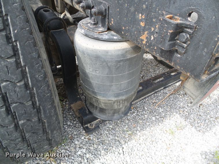 image for item DH4933 1997 Volvo WIA  semi truck