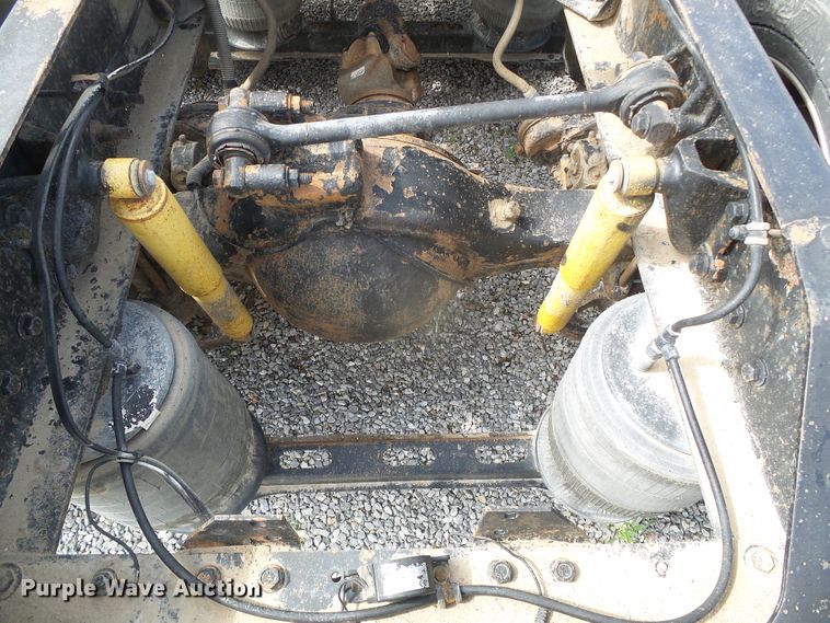 image for item DH4933 1997 Volvo WIA  semi truck