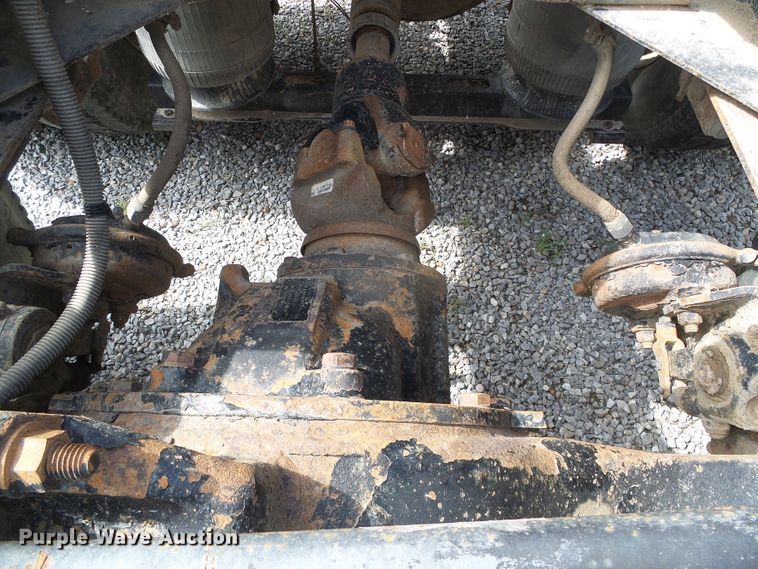 image for item DH4933 1997 Volvo WIA  semi truck