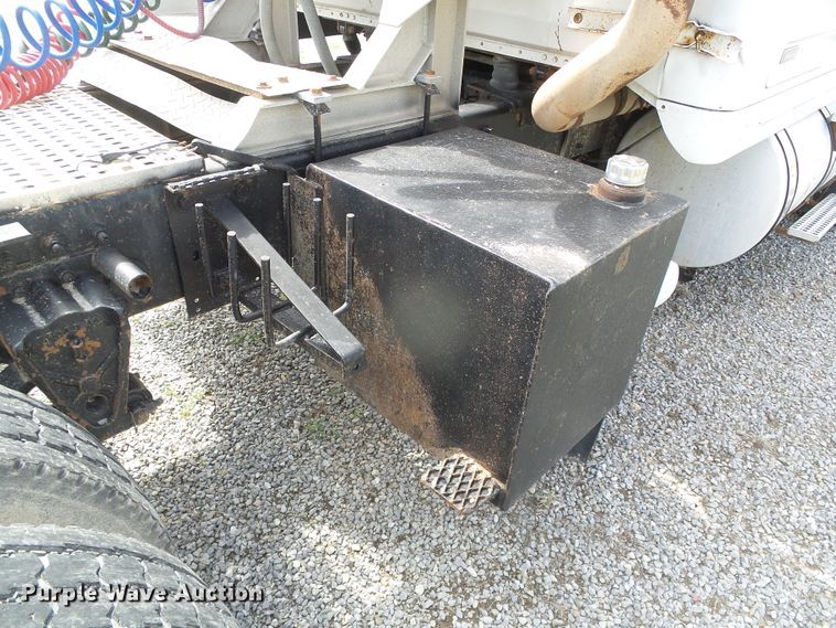 image for item DH4933 1997 Volvo WIA  semi truck