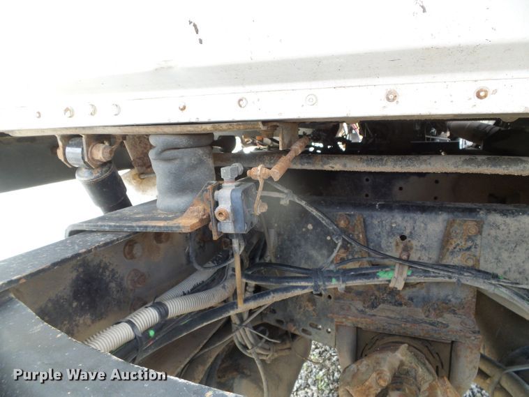 image for item DH4933 1997 Volvo WIA  semi truck