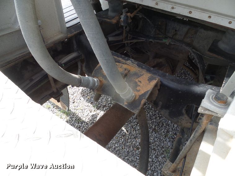 image for item DH4933 1997 Volvo WIA  semi truck