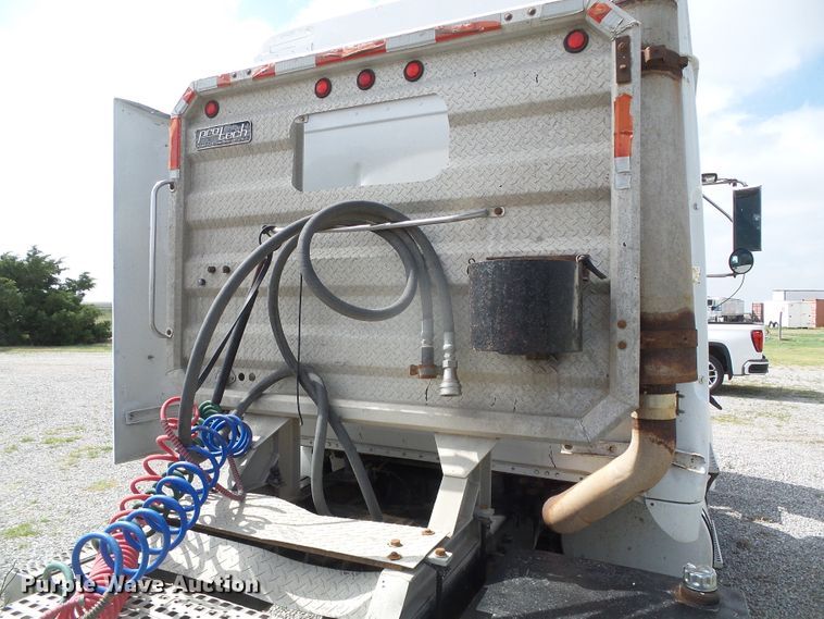 image for item DH4933 1997 Volvo WIA  semi truck