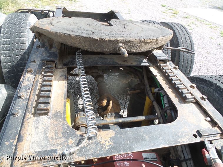 image for item DH4933 1997 Volvo WIA  semi truck