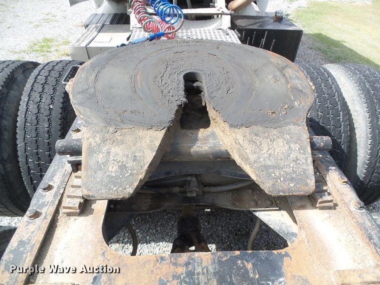 image for item DH4933 1997 Volvo WIA  semi truck