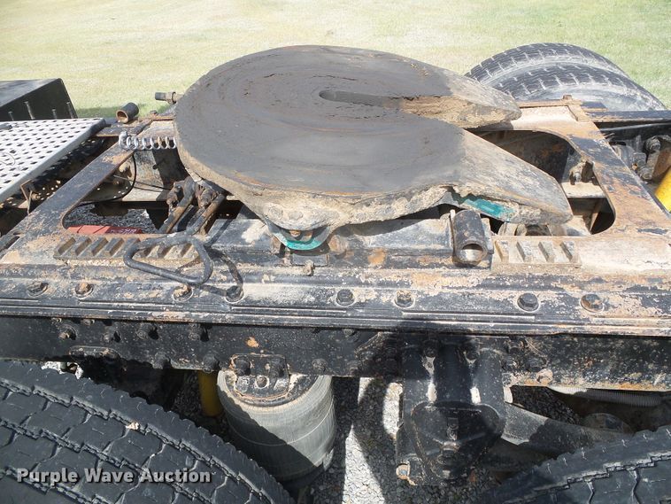 image for item DH4933 1997 Volvo WIA  semi truck