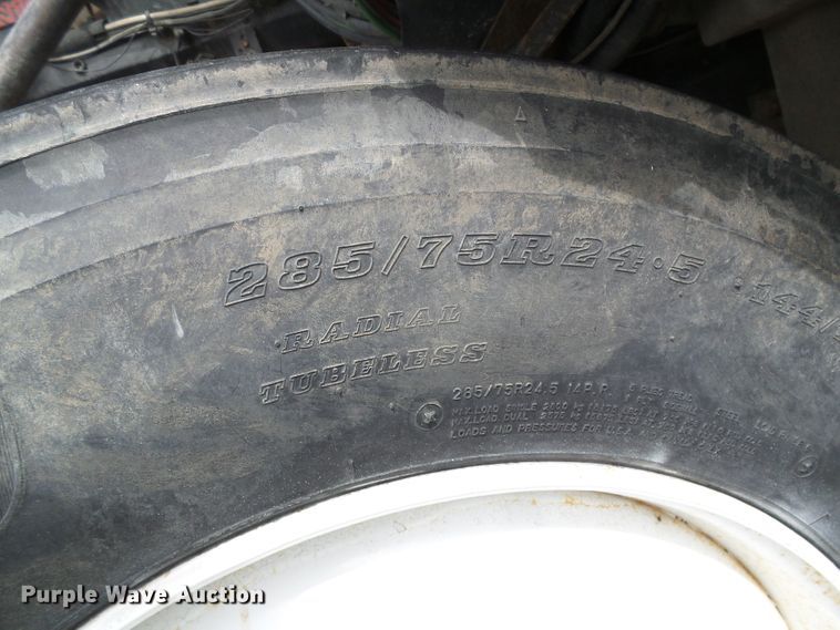 image for item DH4933 1997 Volvo WIA  semi truck