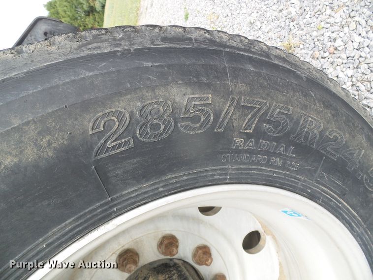 image for item DH4933 1997 Volvo WIA  semi truck