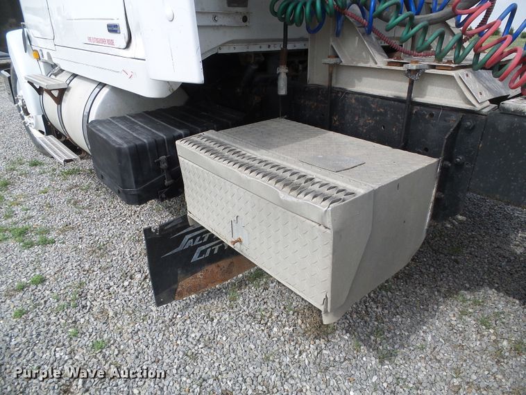 image for item DH4933 1997 Volvo WIA  semi truck