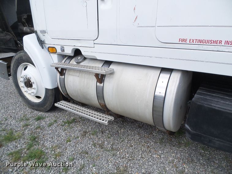 image for item DH4933 1997 Volvo WIA  semi truck