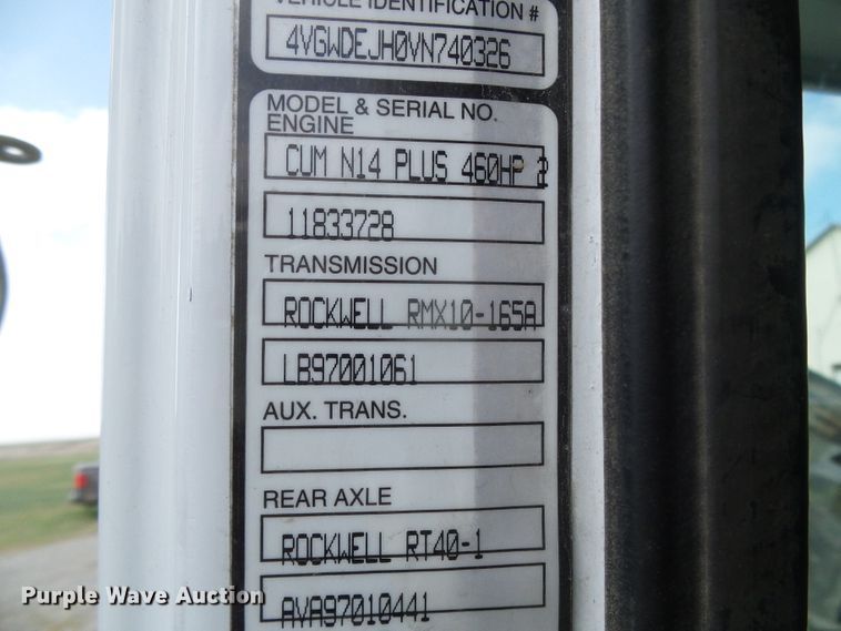 image for item DH4933 1997 Volvo WIA  semi truck