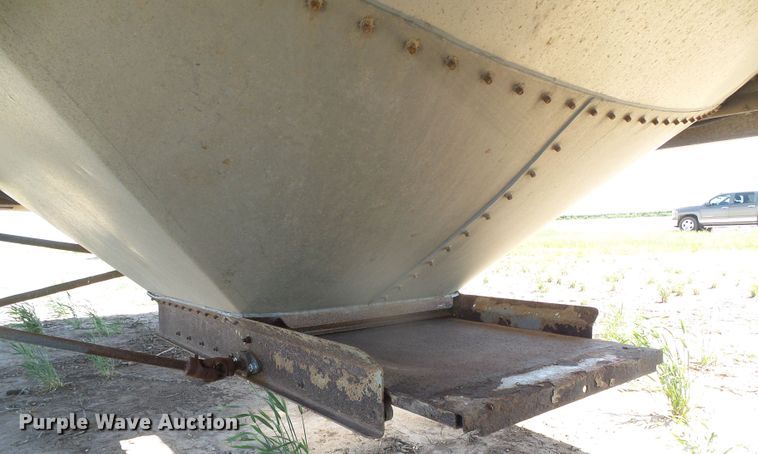 image for item DH4944 2004 Jet double hopper bottom grain trailer