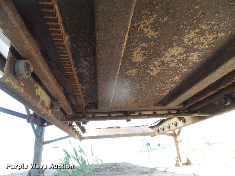 image for item DH4944 2004 Jet double hopper bottom grain trailer