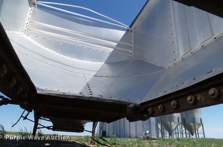 image for item DH4944 2004 Jet double hopper bottom grain trailer