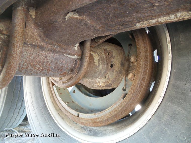 image for item DH4944 2004 Jet double hopper bottom grain trailer