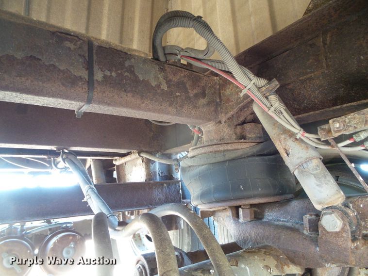 image for item DH4944 2004 Jet double hopper bottom grain trailer