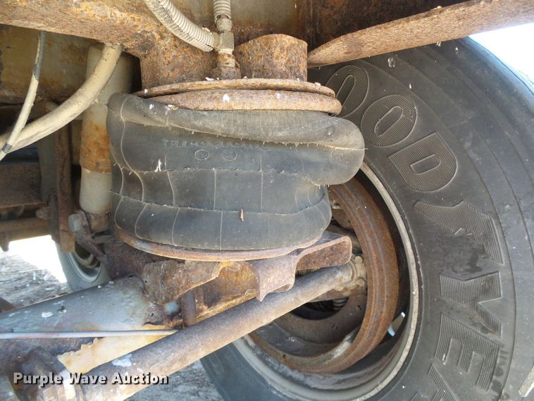 image for item DH4944 2004 Jet double hopper bottom grain trailer