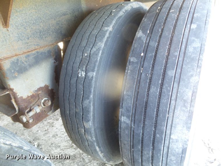 image for item DH4944 2004 Jet double hopper bottom grain trailer