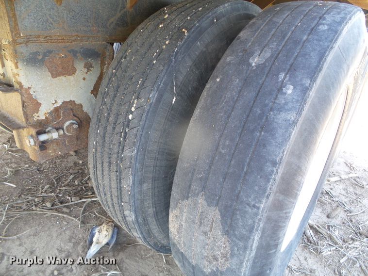 image for item DH4944 2004 Jet double hopper bottom grain trailer