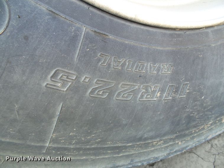 image for item DH4944 2004 Jet double hopper bottom grain trailer