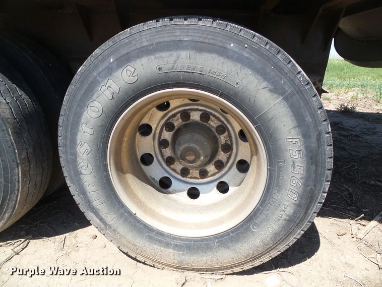 image for item DH4944 2004 Jet double hopper bottom grain trailer