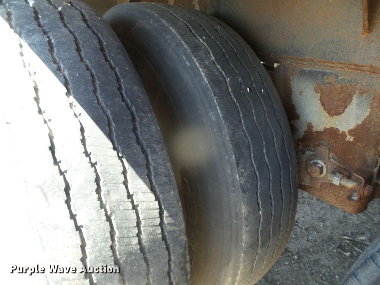 image for item DH4944 2004 Jet double hopper bottom grain trailer