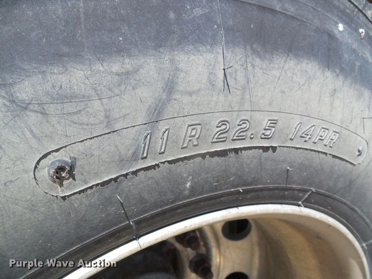 image for item DH4944 2004 Jet double hopper bottom grain trailer