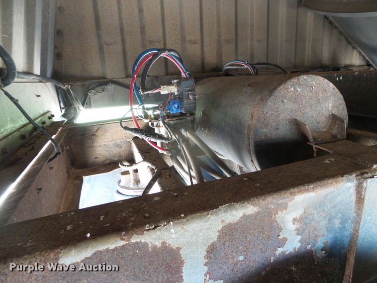 image for item DH4944 2004 Jet double hopper bottom grain trailer