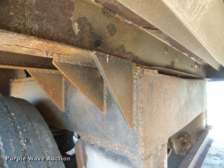 image for item DH4944 2004 Jet double hopper bottom grain trailer