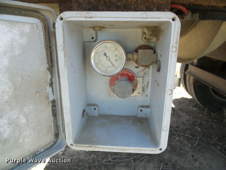 image for item DH4944 2004 Jet double hopper bottom grain trailer