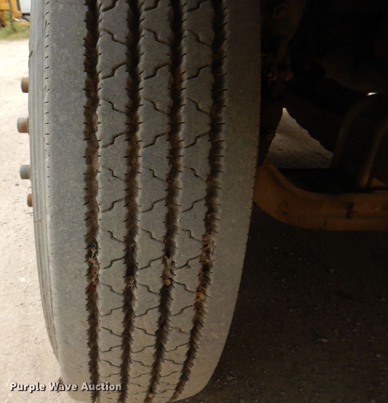 image for item DH5334 1992 Freightliner M915A2  semi truck