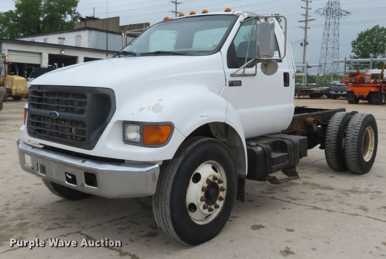 image for item DI2212 2003 Ford F650 Super Duty XLT  truck cab and chassis