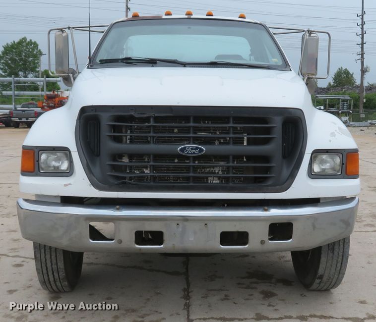 image for item DI2212 2003 Ford F650 Super Duty XLT  truck cab and chassis