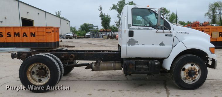 image for item DI2212 2003 Ford F650 Super Duty XLT  truck cab and chassis