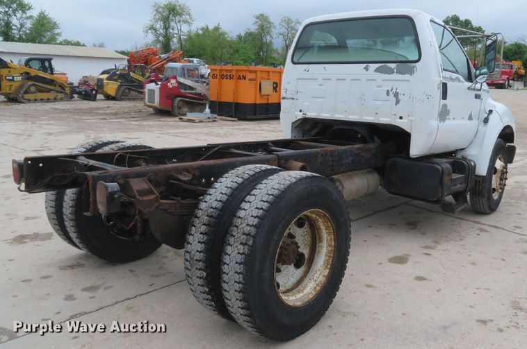 image for item DI2212 2003 Ford F650 Super Duty XLT  truck cab and chassis